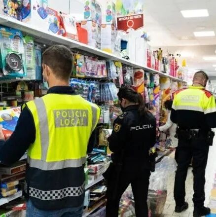 【欧浪网】加泰罗尼亚警方审查四家百元店  发现三人无工作合约