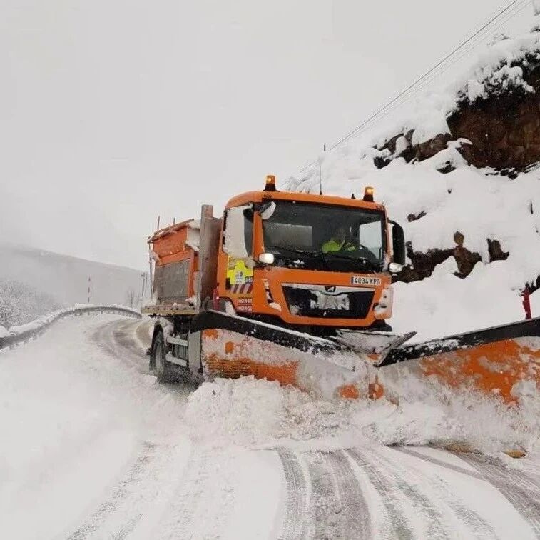 【欧浪网】暴风雪袭击全西班牙  上百公路红色警告  英格列斯百货提早关门