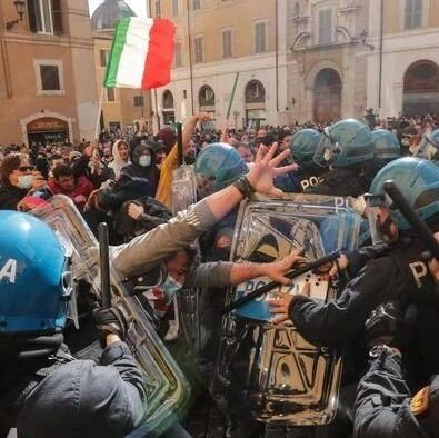 【欧浪网】意大利多地餐饮和商业经营者举行抗议 要求重新开业