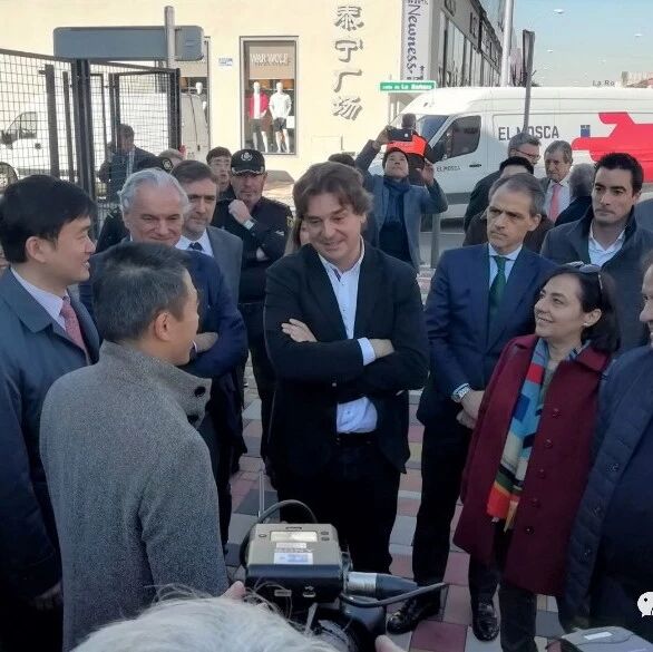 【欧浪网】姚飞代办与众领导人走访仓库区 Fuenlabrada市长鼓励民众放心进货