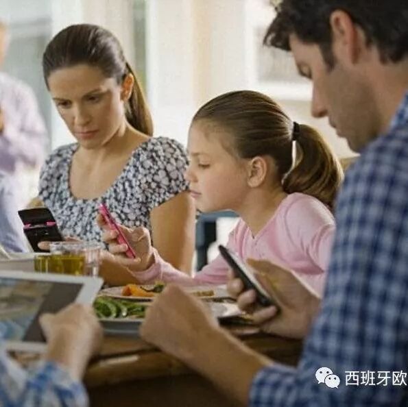 【欧浪网】一份调查引发的年终反思：还要因为手机失去多少团聚时光？
