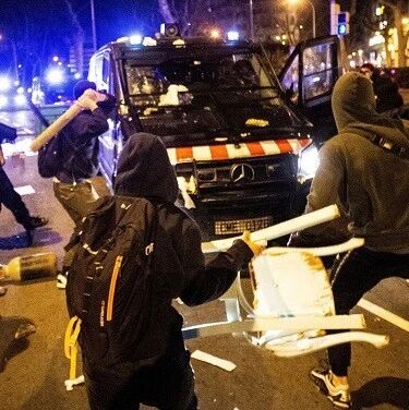 【欧浪网】西班牙暴力示威在继续  反对派要求将煽动暴力的副首相解职