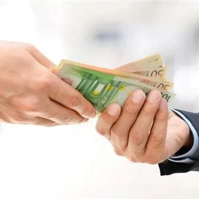 【欧浪网】巴塞华人富二代涉赌骗钱三万多欧 家人撇清关系不还债惹热议