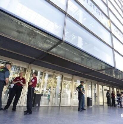 【欧浪网】华人持刀捅伤同胞 杀人未遂被判入狱