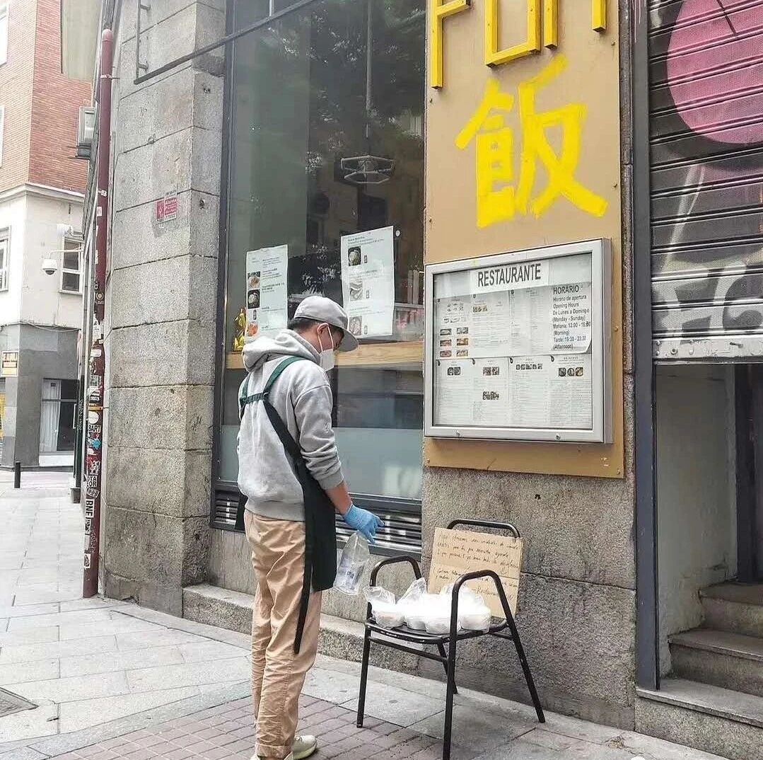 【欧浪网】感人！华人餐馆帮助疫情中有困难的人  提供免费食物