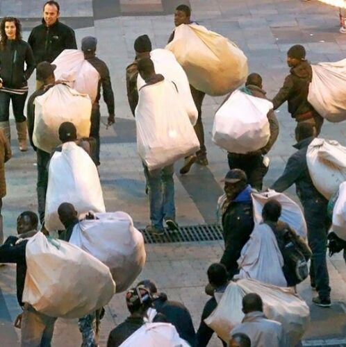 【欧浪网】地摊商贩事件牵出华商假货问题 有仓库被盯上