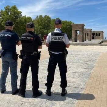 【欧浪网】怎么回事？法国警察和意大利警察居然在马德里执勤