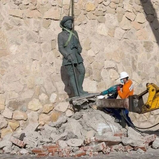 【欧浪网】西班牙转型正义 移除境内最后1座佛朗哥雕像