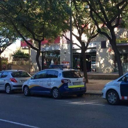 【欧浪网】警方突袭检查！华人店主需注意店中产品是否合格