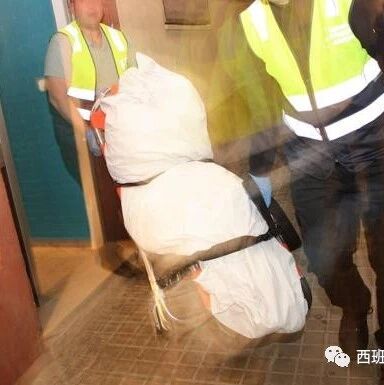 【欧浪网】 不满母亲带男友回家过夜  男子怒杀母亲和其男友