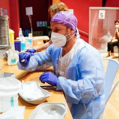 【欧浪网】来者有份 瓦伦西亚为10万外国人接种疫苗