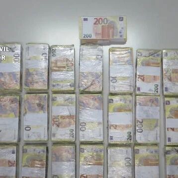 【欧浪网】公共场所厕所天花板藏100万欧元  西班牙宪兵介入调查