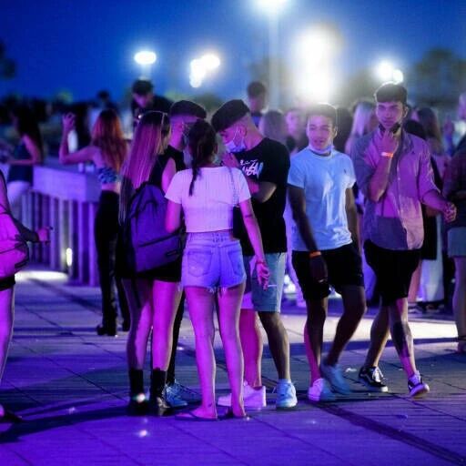 【欧浪网】宵禁首个周末夜  巴塞罗那驱散四千人大聚会