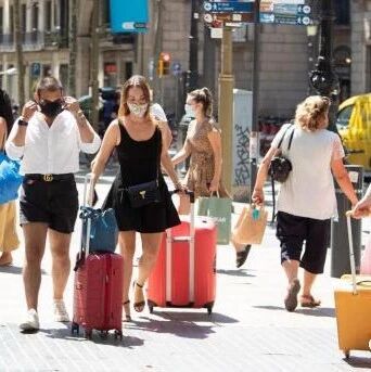 【欧浪网】违者罚款！加泰罗尼亚强制人们走出家门就必须戴口罩