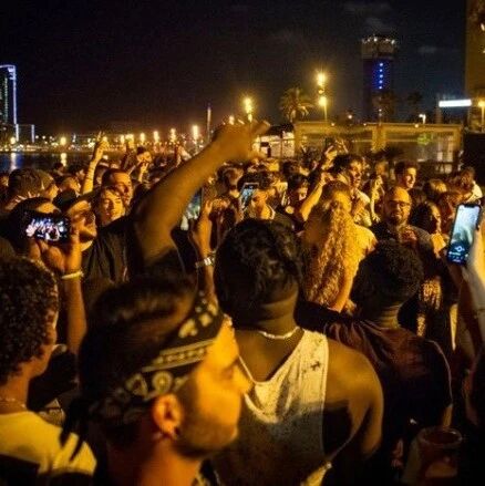 【欧浪网】西班牙年轻人不自律引发大爆发  法国将西班牙当反面教材