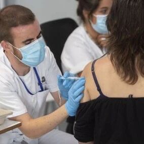 【欧浪网】西班牙考虑接种第三剂 疫苗可避免入院和死亡 华人尽快接种