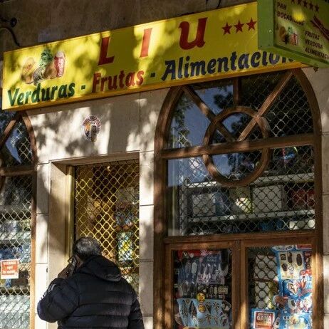 【欧浪】食品店安全堪忧！华人女店员遭蒙面劫匪连刺三刀