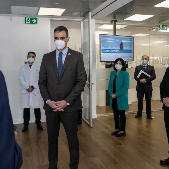 【欧浪网】西班牙首相改口说夏天前完成群体免疫  是不是说错了？