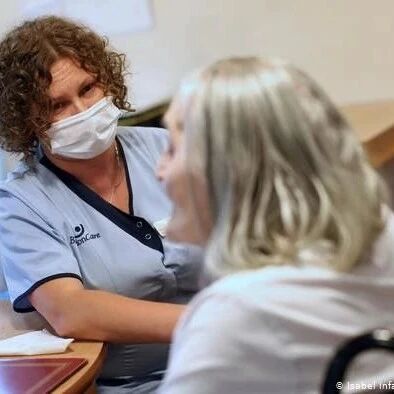 【欧浪网】可能出现变异病毒株 医学专家反对延长两次疫苗接种间隔期