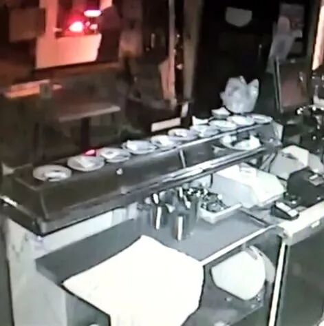 【欧浪网】两月内20家店铺被劫 警方插手3人团伙落网