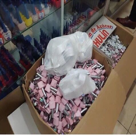 【欧浪网】马德里警方在USERA两家商店收缴1.9万件非法化妆品