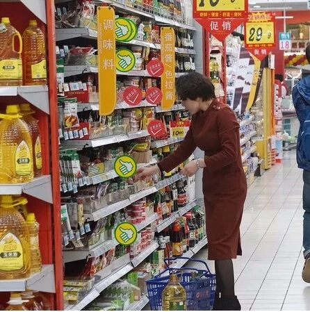 【欧浪实用】为啥商场一楼大多是卖化妆品的？原因你可能还不知道