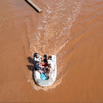【欧浪】西班牙灾祸连连  洪水 冰雹 风暴接二连三降临这个国家
