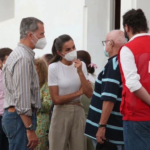 【欧浪】西班牙国王抵达火山灾区慰问 政府呼吁各界帮助灾区度过难关