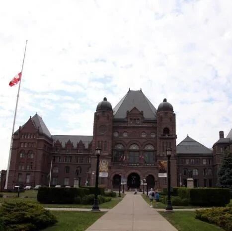 【欧浪网】骇人听闻！加拿大发现751座无标记坟墓 总理道歉