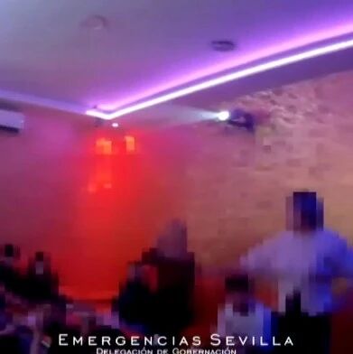 【欧浪网】塞维利亚华人歌厅聚集80人 被警方查处