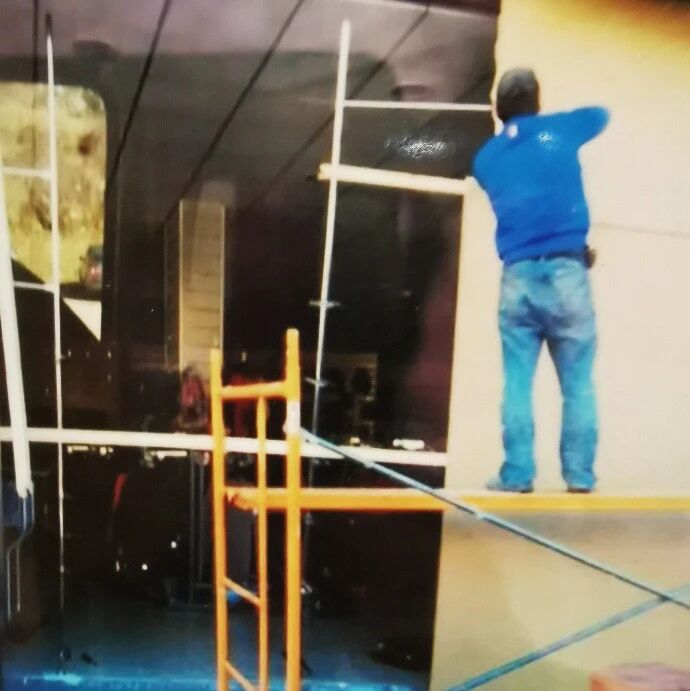 【欧浪网】老公做建筑工摔死 法院判公司赔24万欧 5年未到账 目不识丁的华人寡妇求助 该如何获得赔偿？