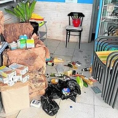 【欧浪网】一夜间四家商铺被洗劫 百元店监控录下做案过程