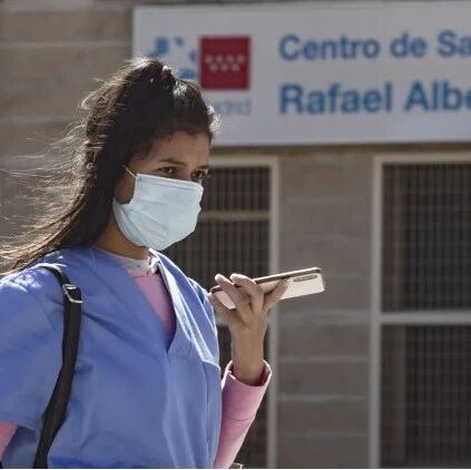 【欧浪网】西班牙日增1.24万例  疫情继续恶化  这个月将突破100万