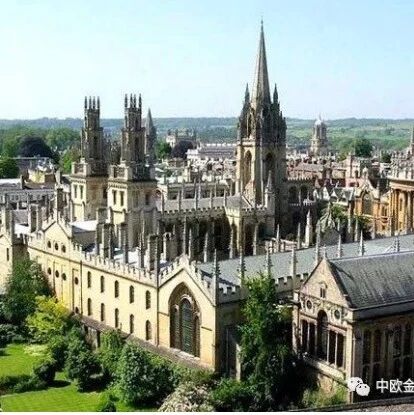 西班牙有一所中世纪大学，与牛津齐名….