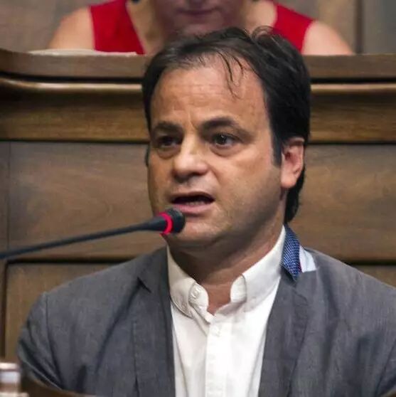 【欧浪网】两名恐袭疑犯被临时释放  辩护律师被千夫所指