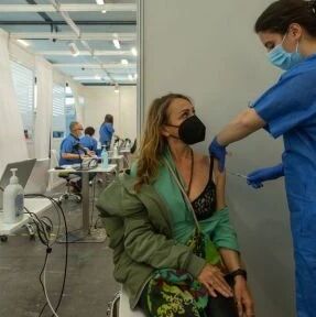 【欧浪网】疫苗可能对少年群有心肌炎风险  欧盟可能修改12-17岁接种规则