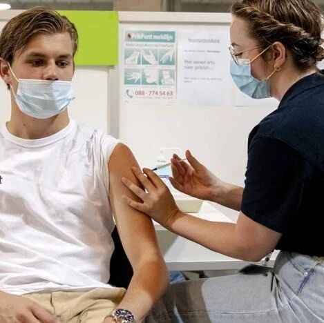 【欧浪网】马德里反对卫生部严格规定  希望允许对40岁以下接种强生疫苗