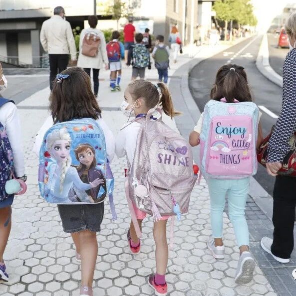 【欧浪网】西班牙家长反对孩子上课戴口罩   开始向法院上诉