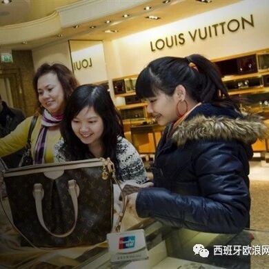 【欧浪网】中国游客买得太疯狂 已成为奢侈品商铺租金涨价推手?