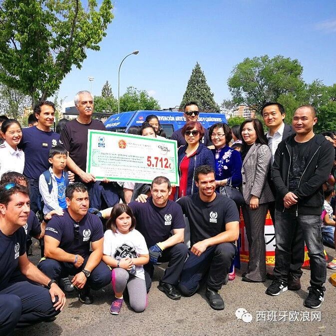 【欧浪网】欢乐春节美食节捐赠仪式Usera顺利举行