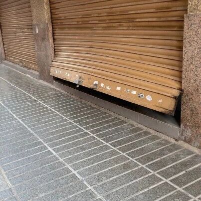 【欧浪网】城市治安无比恶劣 每周三四家商店被半夜撬门  商家没觉好睡