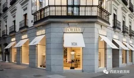 【欧浪网】Loewe运输车遭持枪拦截 3000款名包被抢光