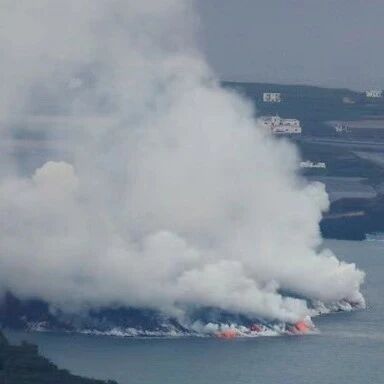【欧浪】西班牙拉帕尔马岛火山熔岩流距海岸线仅150米
