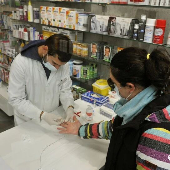 【欧浪网】西班牙科学医学会反对在药房进行检测  无合法专业能力