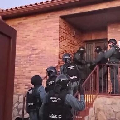 【欧浪网】假扮宪兵抢劫多个别墅，西班牙宪兵逮捕14名犯罪分子