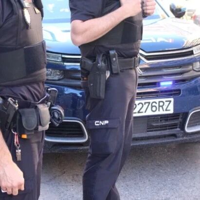 【欧浪网】西班牙70岁老太婆当街偷走他人行李箱  里面有2.27万欧元