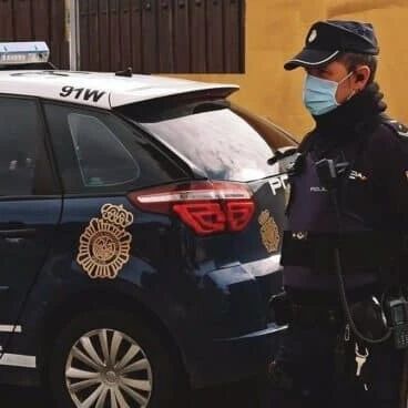 【欧浪网】禽兽！西班牙警方在海岛逮捕一个强奸母亲的16岁少年