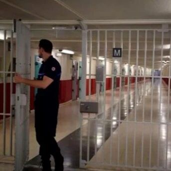 【欧浪】西班牙一监狱出现聚集性疫情 超250人感染新冠病毒