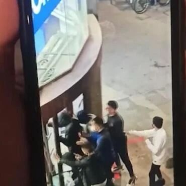 【欧浪网】宵禁引发西班牙多个城市极暴力抗议  有商店被打砸抢洗劫