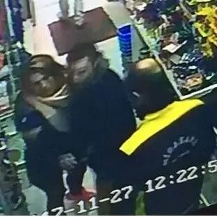 【欧浪网】三名小偷顺手牵羊 华人店主遭到残暴殴打